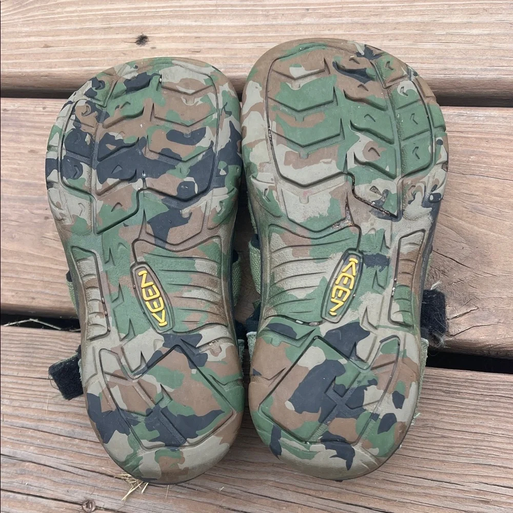 KEEN Boys Newport Sandals (size 4)